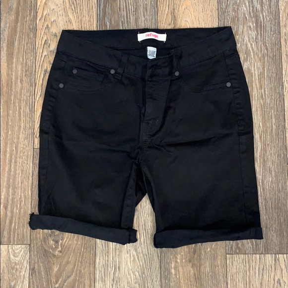 Black shorts - Picture 1 of 2